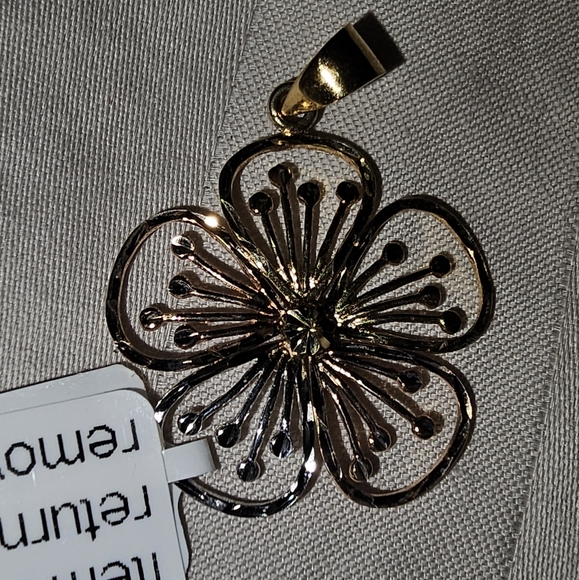 2.5 cm long, Diamond Cut 14K Tri-Color gold flower pendant, 2cm wide, NWT! - Picture 4 of 8